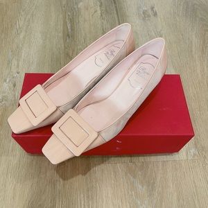 Roger vivier pump shoes nude